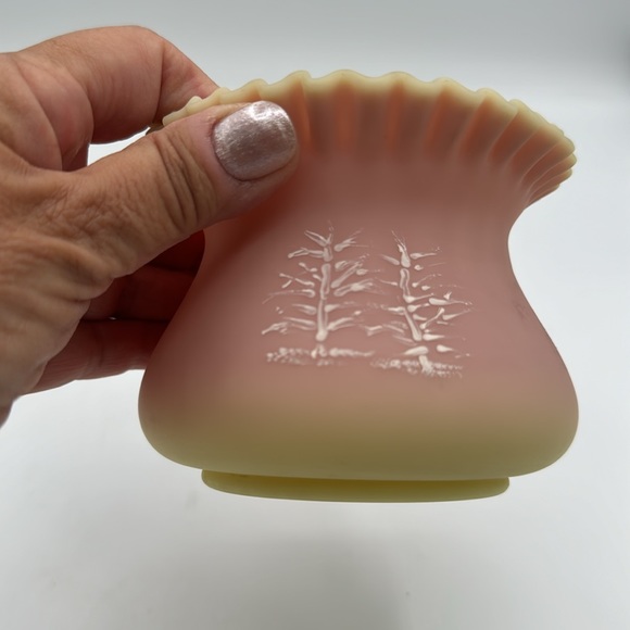 Thomas Webb Burmese Glass Bowl/Vase.  It glows! - Picture 6 of 8